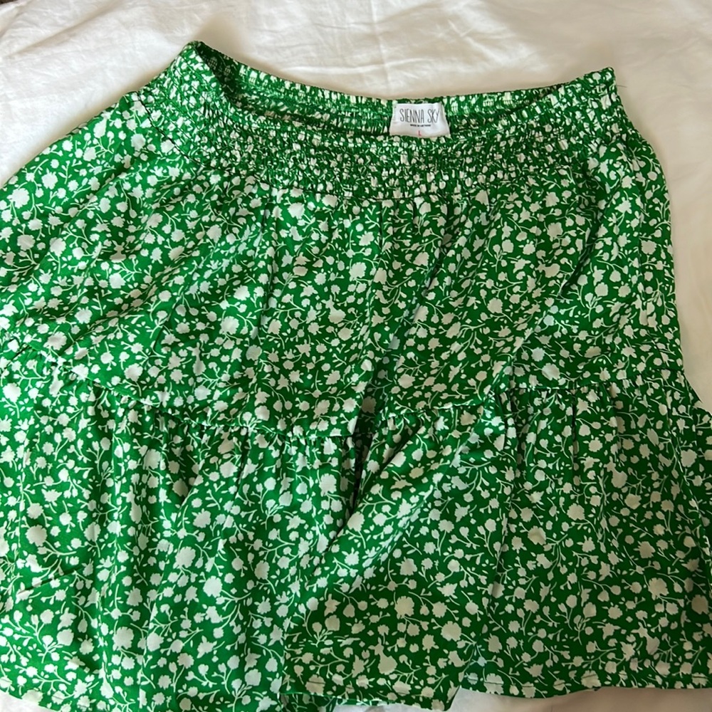 Loose fitting skirt